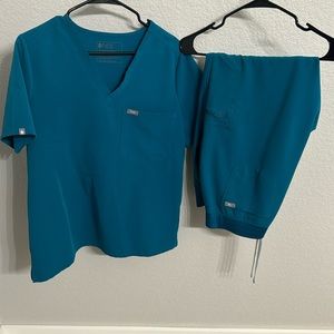 Figs Women’s Scrub Set